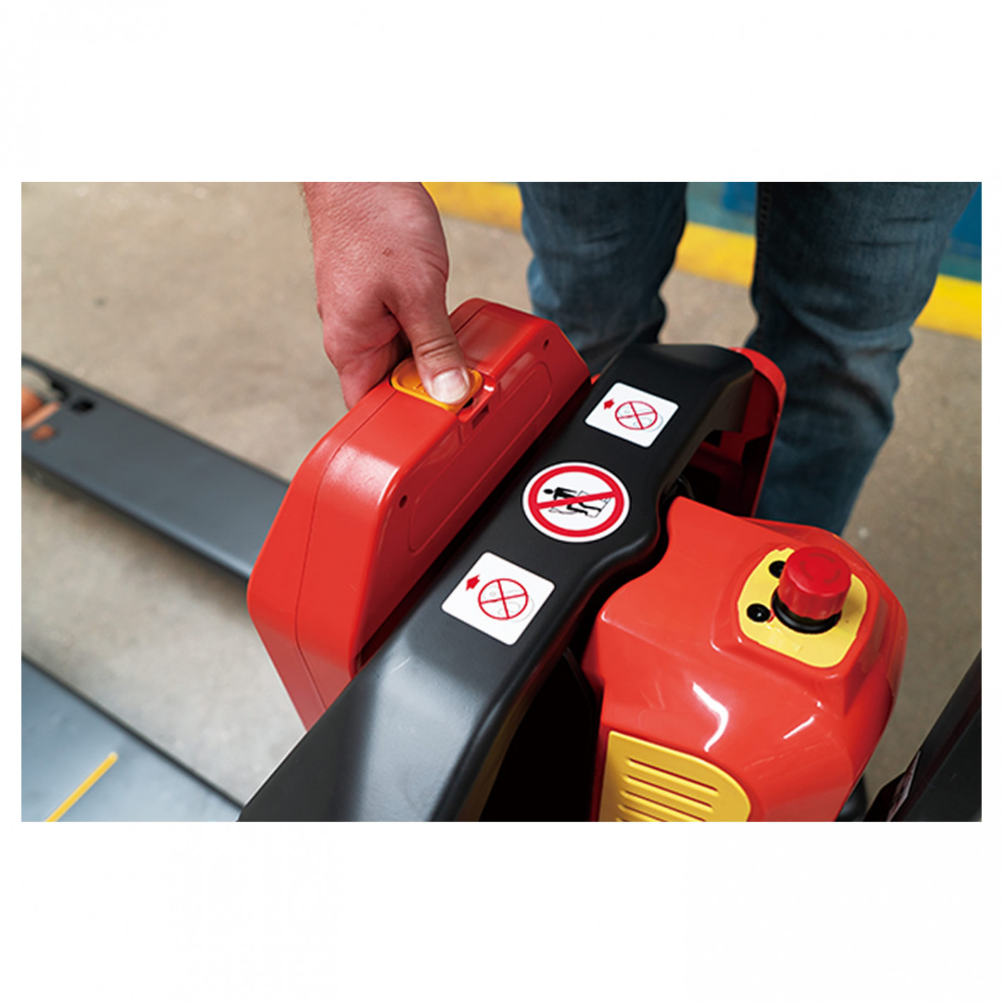 transpaleta-electrica-1500kg-pte15n 14